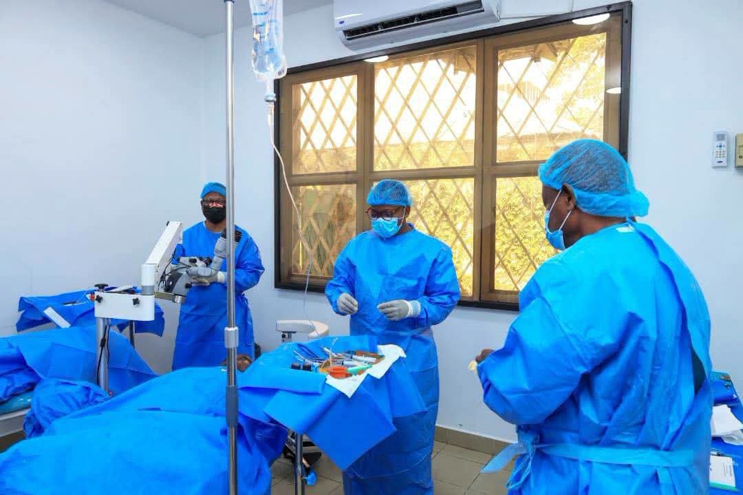 WhatsApp-Image-2026-06-08-at-09.25.42 Kinshasa : le Gouverneur Daniel Bumba visite la Fondation Vision et salue la prise en charge gratuite de près de 500 patients atteints de pathologies oculaires