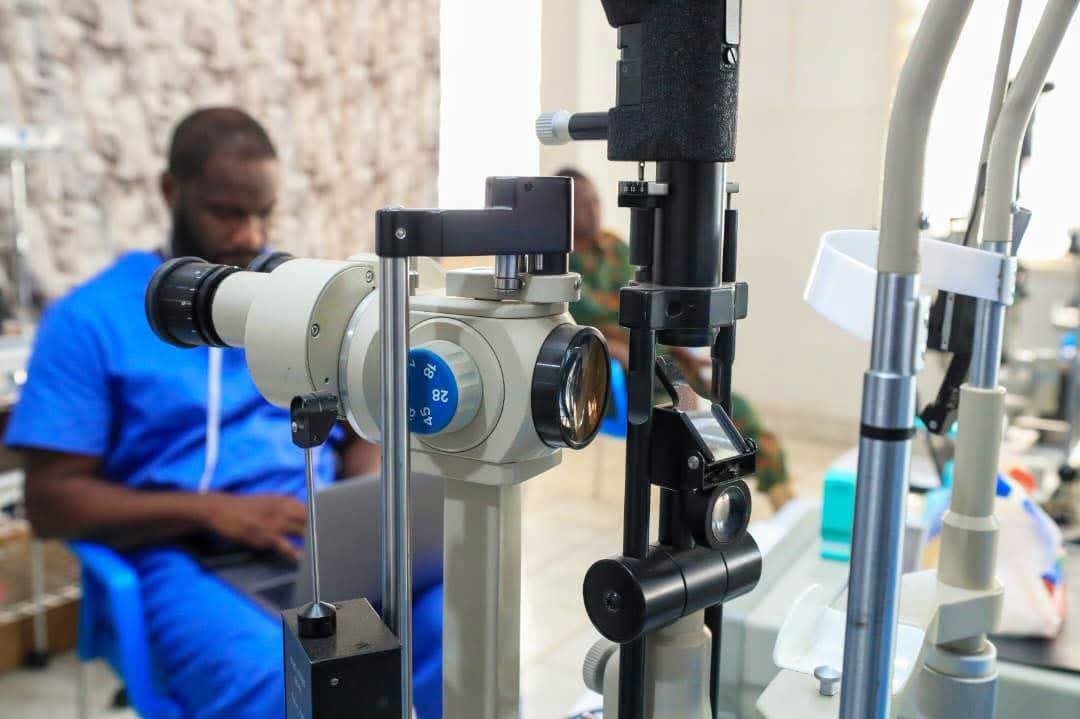 WhatsApp-Image-2026-06-08-at-09.25.44 Kinshasa : le Gouverneur Daniel Bumba visite la Fondation Vision et salue la prise en charge gratuite de près de 500 patients atteints de pathologies oculaires