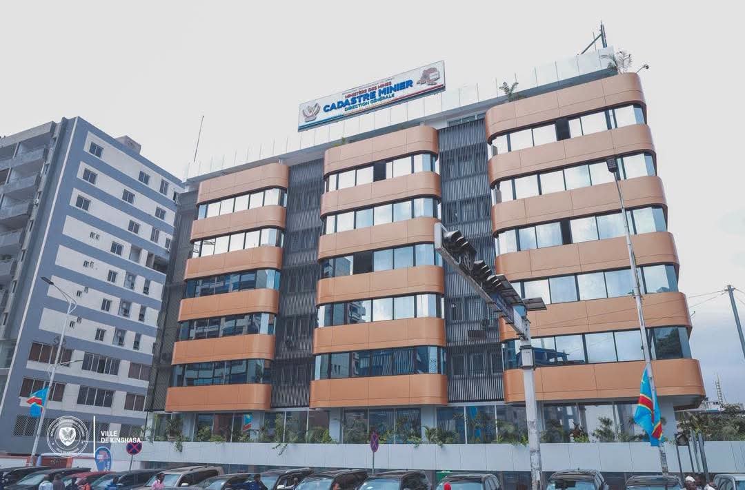305b0788-6209-448f-8b1e-6c1c28e9dddc Kinshasa : « Sur le boulevard du 30 juin à Gombe, l’arrêt de bus Sabena devient désormais arrêt CAMI »